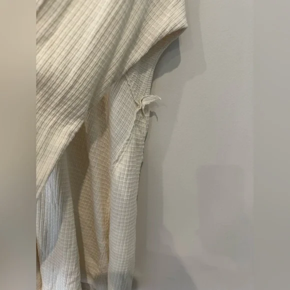 We The Free Citrine Ivory Knit Raw edge boho V-Neck Top M Oversized and relaxed - Picture 10 of 16